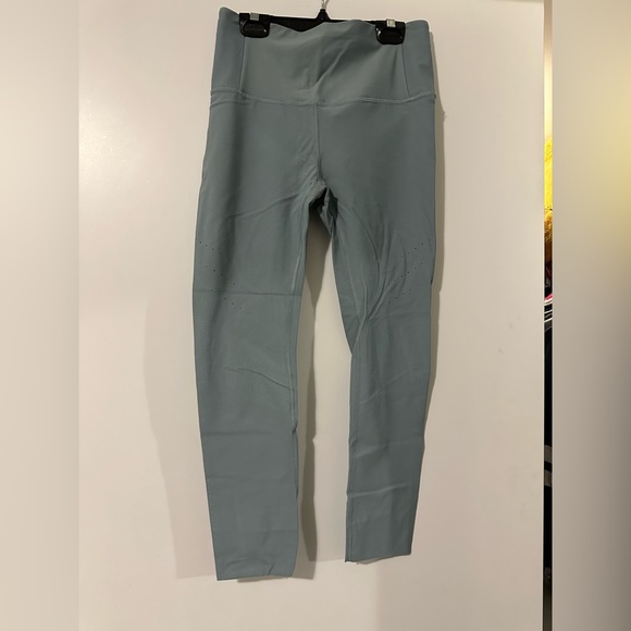 Assorted Lululemon leggings - Picture 5 of 5